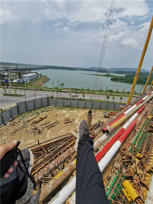 柳南区作业中发生设备损坏或人员意外，责任怎么划分？