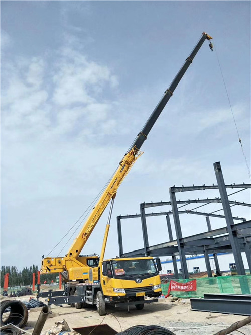 柳南区超高层建筑钢结构吊装案例